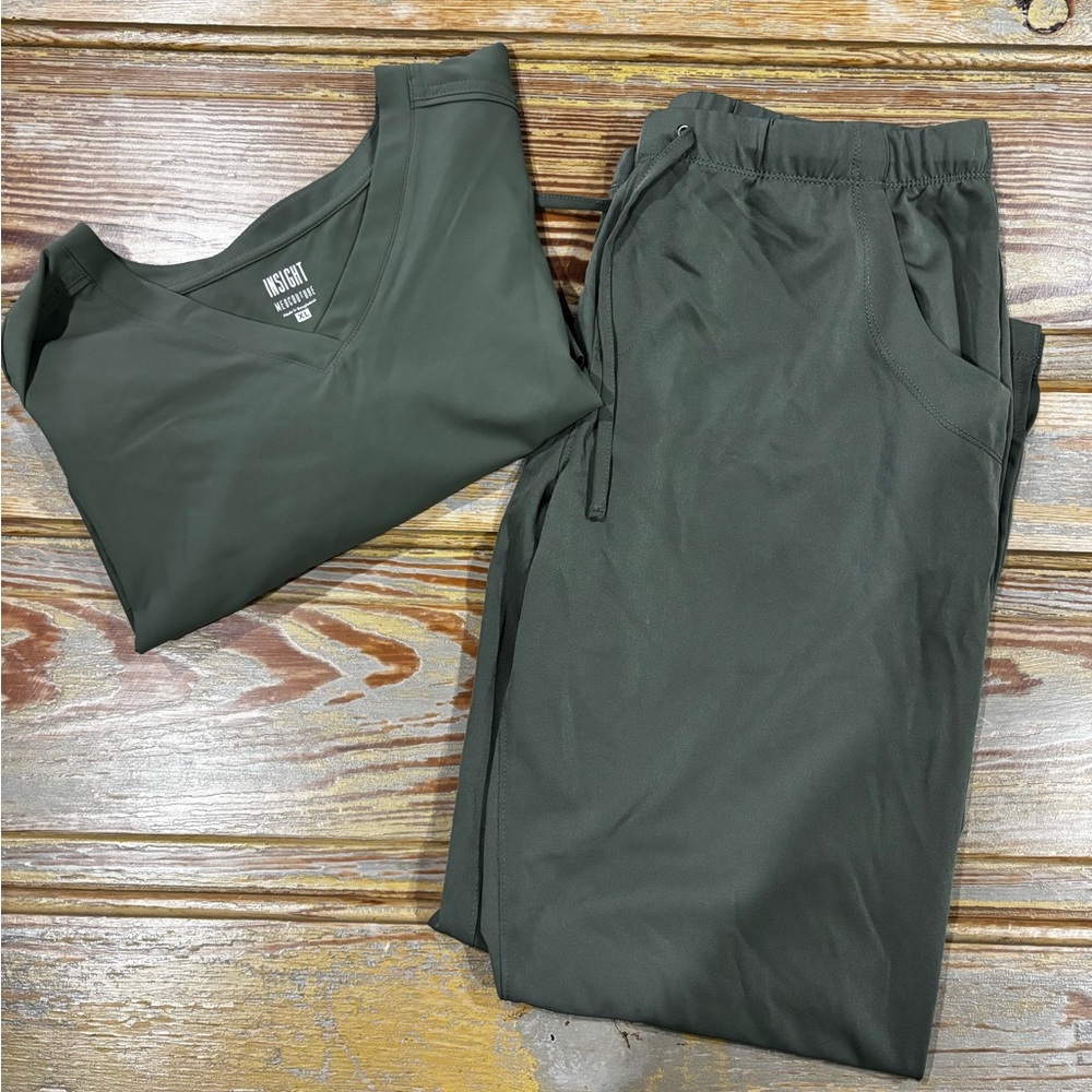Med Couture and Healing Hands Women’s Olive Joggers (L) and Top (XL)